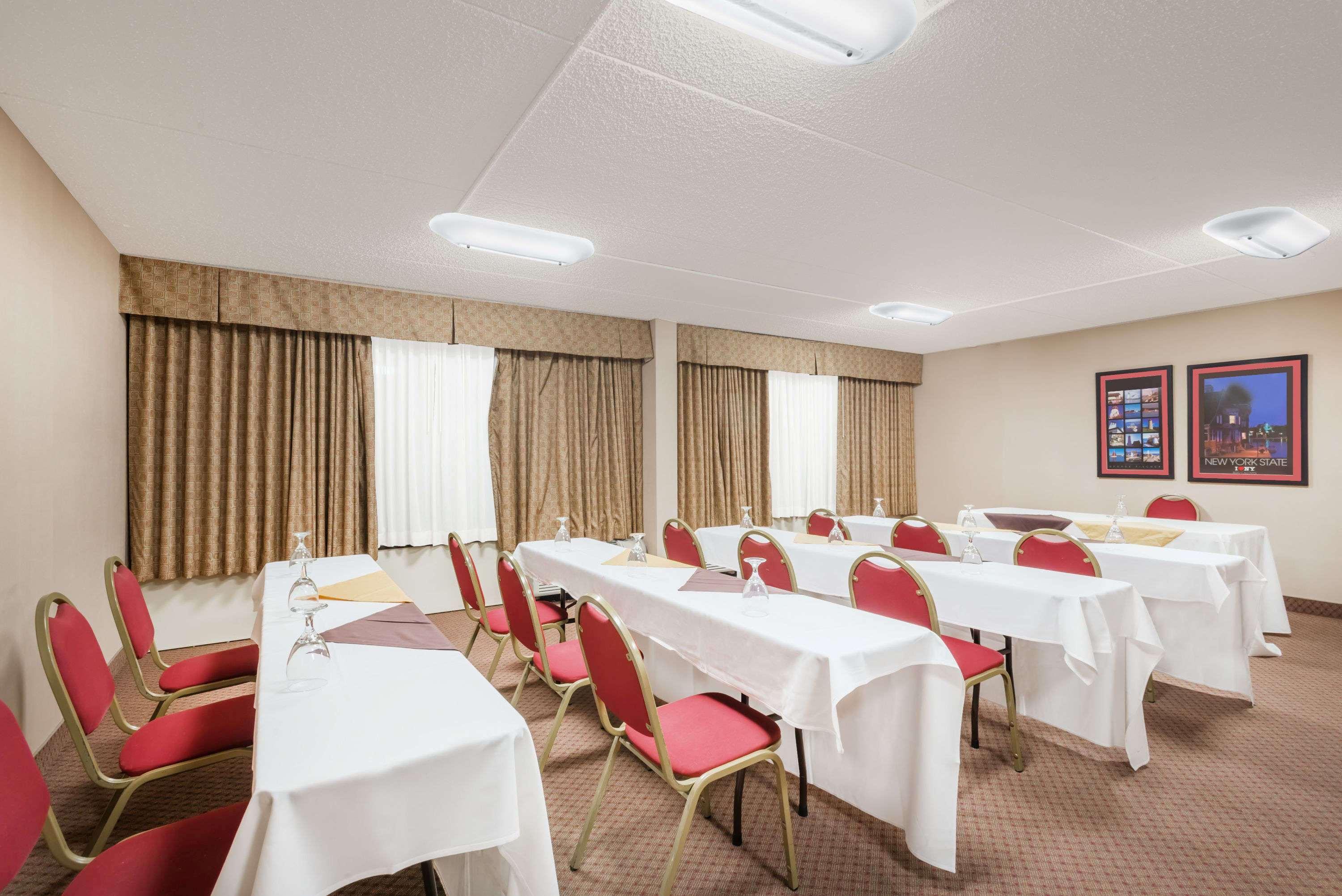 Ramada By Wyndham Watertown Thousand المظهر الخارجي الصورة